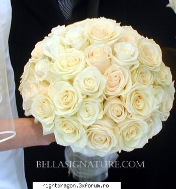 Accesorii mirese - buchet rotund de trandafiri - Moda Femei