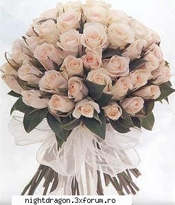 Accesorii mirese - buchet rotund din trandafiri - Moda Femei