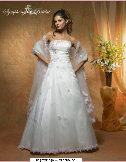 Rochii de mireasa - cu voal si aplicatii florale - Moda Femei