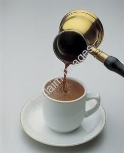 o cafeluta cine doreste??? sa ne servim...